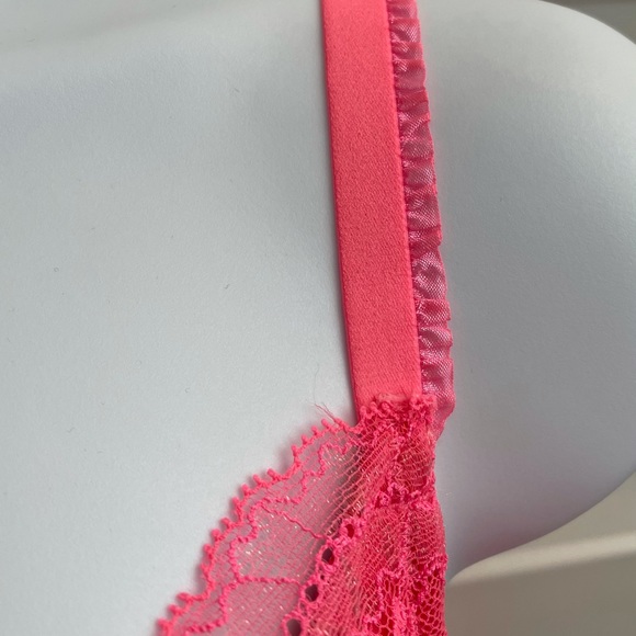 Victoria Secret Push Up Bra, 34DD - Picture 4 of 5